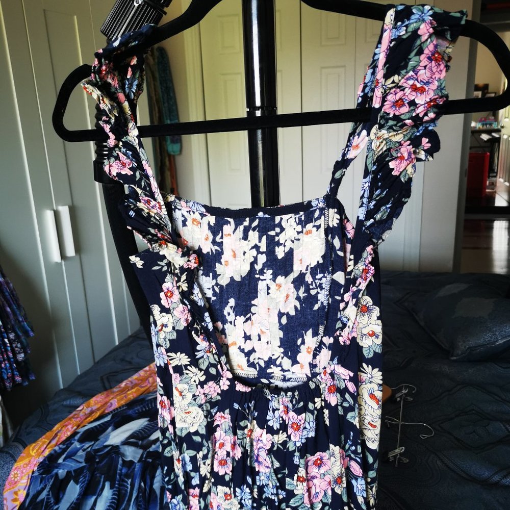 Backless Ruffle Dress - Picture 5 of 7